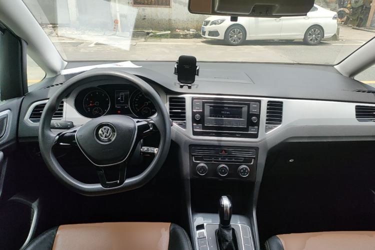Used Volkswagen Golf Sportsvan 2019 1.6L Automatic Pure Model China V Standard Center Console