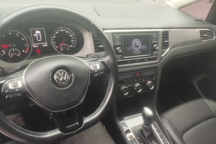 Used Volkswagen Golf Sportsvan 2019 280TSI Automatic Trendy Model China VI Standard Center Console