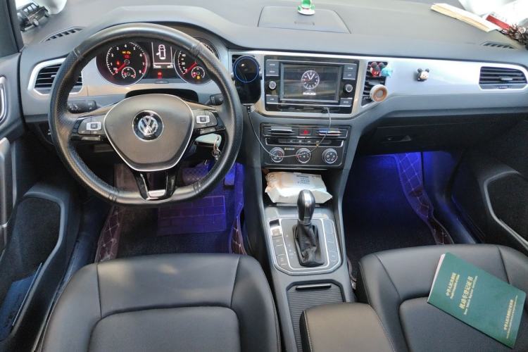 Used Volkswagen Golf Sportsvan 2019 280TSI Automatic Trendy Model China VI Standard Center Console