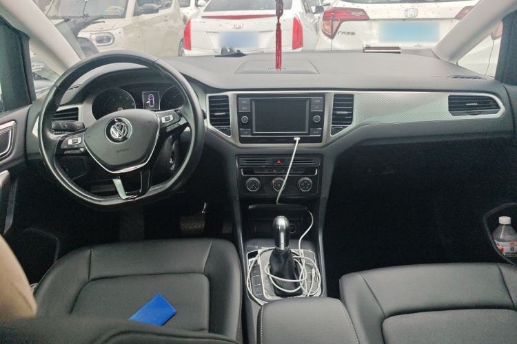 Used Volkswagen Golf Sportsvan 2019 280TSI Automatic Trendy Model China VI Standard Center Console