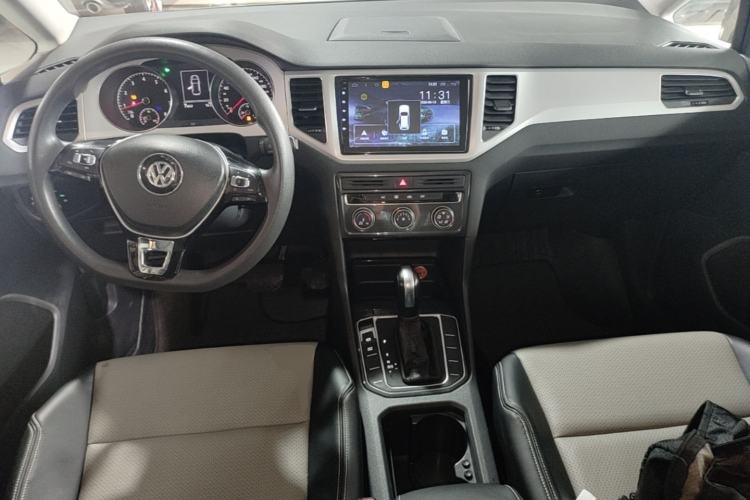 Used Volkswagen Golf Sportsvan 2019 1.6L Automatic Pure Model China V Standard Center Console