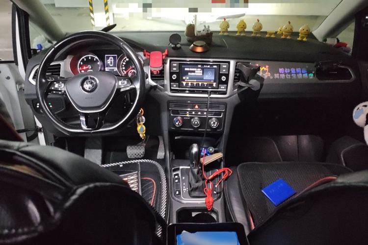 Used Volkswagen Golf Sportsvan 2019 280TSI Automatic Sentinel Model China VI Standard Center Console
