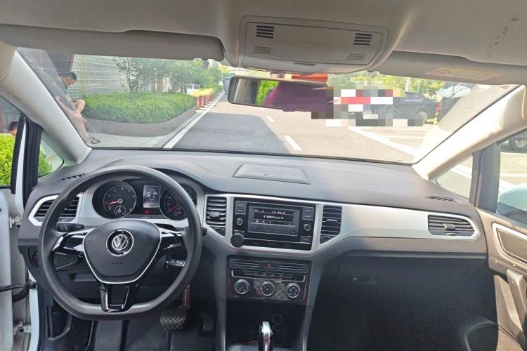 Used Volkswagen Golf Sportsvan 2019 1.6L Automatic Pure Model China V Standard Center Console