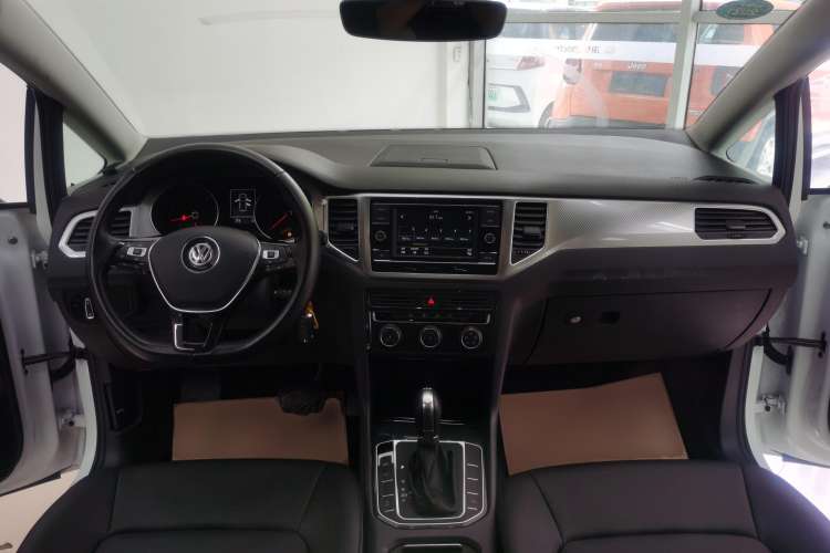 Used Volkswagen Golf Sportsvan 2019 280TSI Automatic Trendy Model China VI Standard Center Console