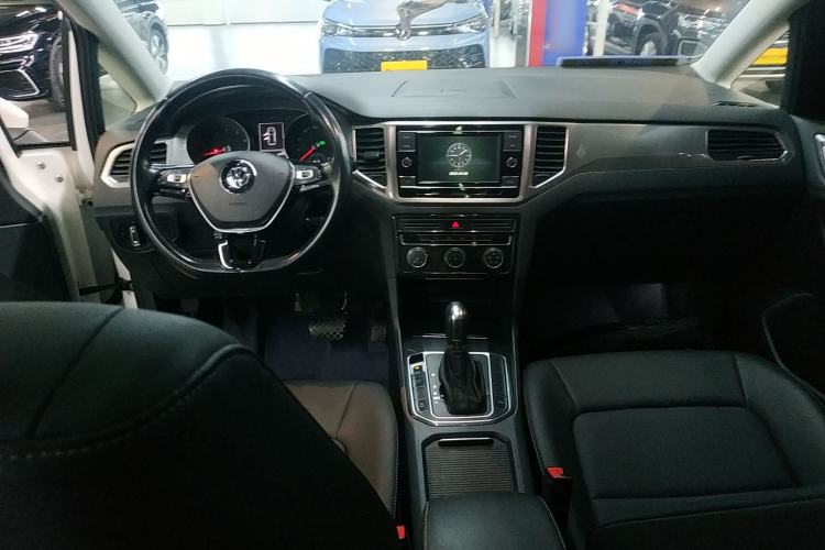 Used Volkswagen Golf Sportsvan 2019 280TSI Automatic Trendy Model China VI Standard Center Console