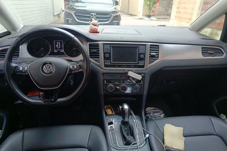 Used Volkswagen Golf Sportsvan 2019 280TSI Automatic Trendy Model China VI Standard Center Console