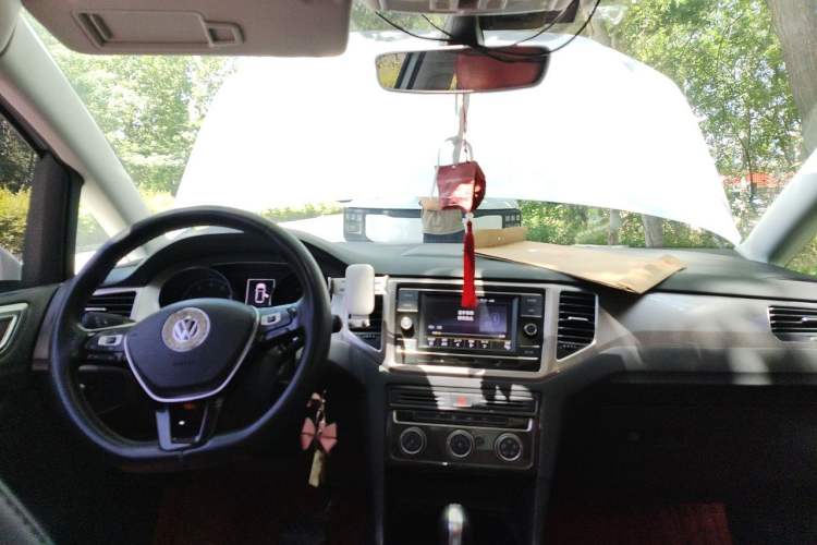 Used Volkswagen Golf Sportsvan 2019 280TSI Automatic Trendy Edition China V Standard Center Console