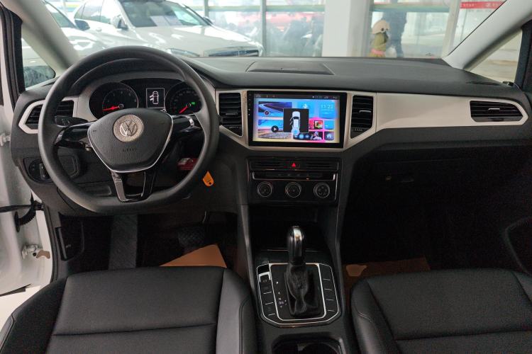 Used Volkswagen Golf Sportsvan 2019 200TSI Automatic C-HR Pure Version China VI Standard Center Console