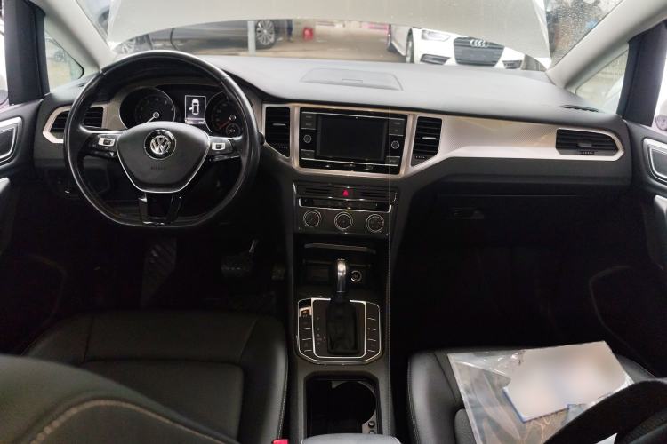 Used Volkswagen Golf Sportsvan 2019 280TSI Automatic Trendy Model China VI Standard Center Console