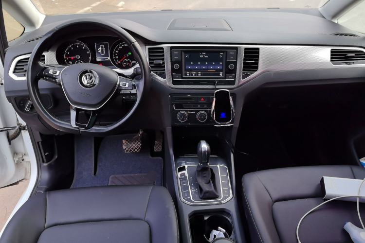 Used Volkswagen Golf Sportsvan 2019 280TSI Automatic Trendy Model China VI Standard Center Console
