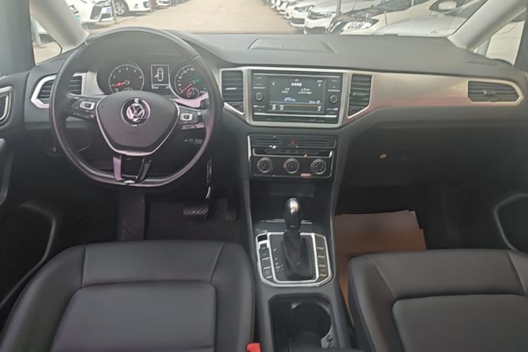 Used Volkswagen Golf Sportsvan 2019 280TSI Automatic Trendy Model China VI Standard Center Console