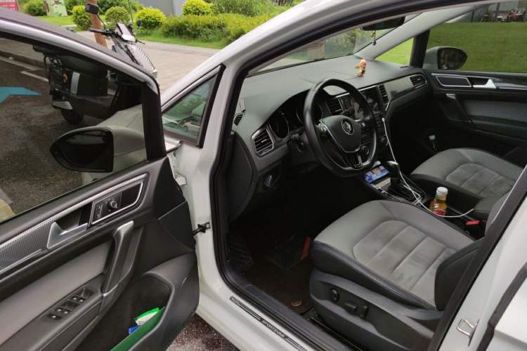 Used Volkswagen Golf Sportsvan 2019 280TSI Automatic Voyageur Model China VI Standard Driver Seat