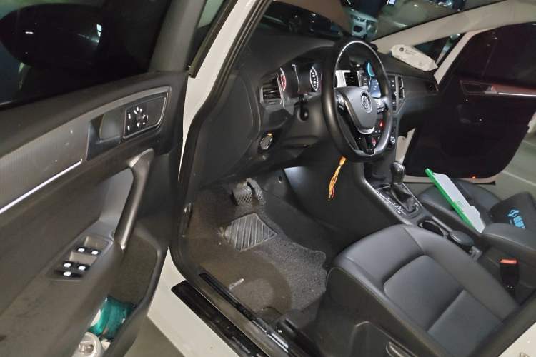 Used Volkswagen Golf Sportsvan 2019 280TSI Automatic Trendy Model China VI Standard Driver Seat