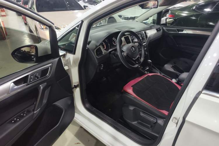 Used Volkswagen Golf Sportsvan 2019 280TSI Automatic Trendy Model China VI Standard Driver Seat