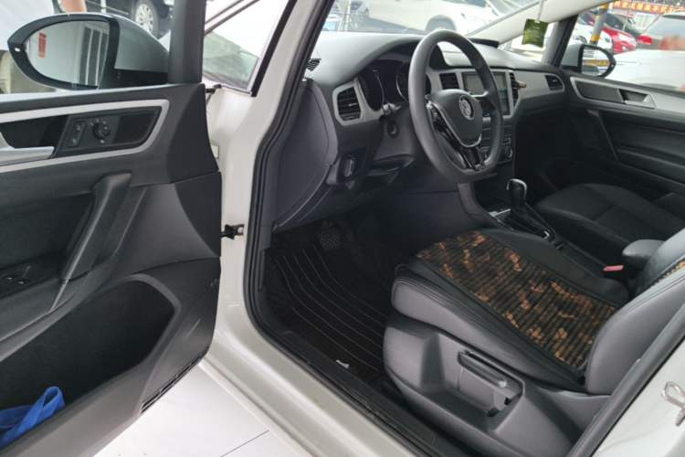 Used Volkswagen Golf Sportsvan 2019 200TSI Automatic C-HR Pure Version China VI Standard Driver Seat