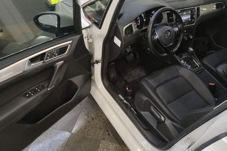 Used Volkswagen Golf Sportsvan 2019 280TSI Automatic Trendy Model China VI Standard Driver Seat