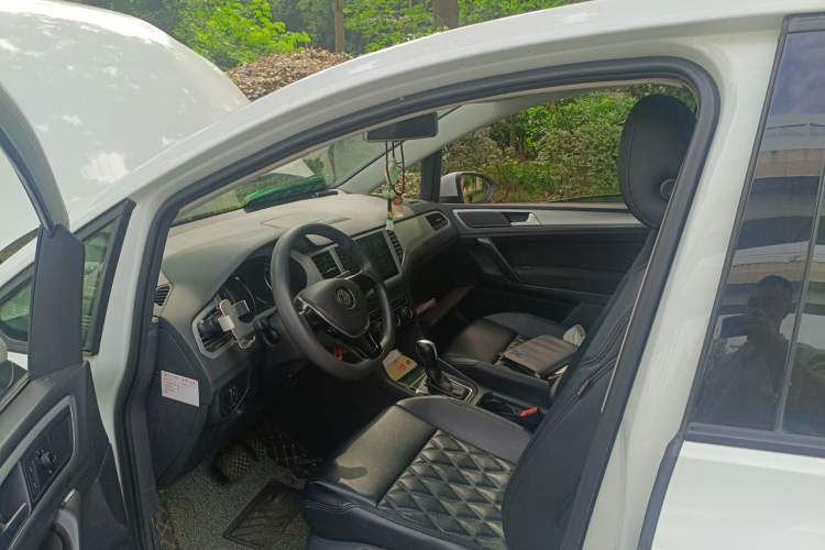 Used Volkswagen Golf Sportsvan 2019 1.6L Automatic Pure Model China V Standard Driver Seat