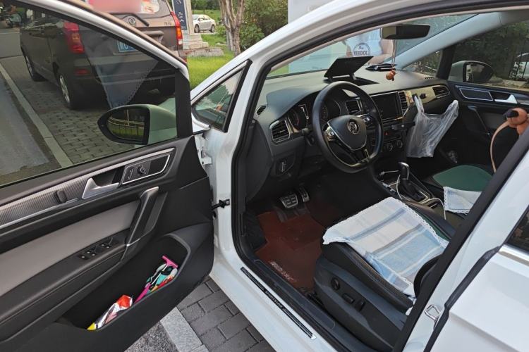 Used Volkswagen Golf Sportsvan 2019 280TSI Automatic Voyageur Model China VI Standard Driver Seat