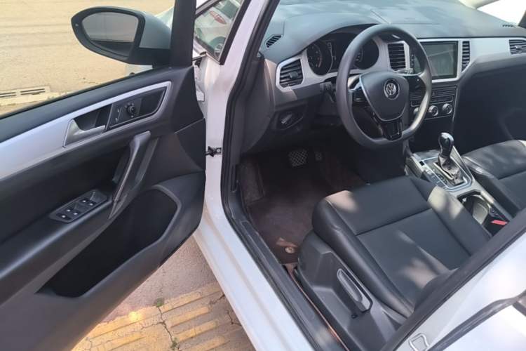 Used Volkswagen Golf Sportsvan 2019 1.6L Automatic Pure Model China V Standard Driver Seat