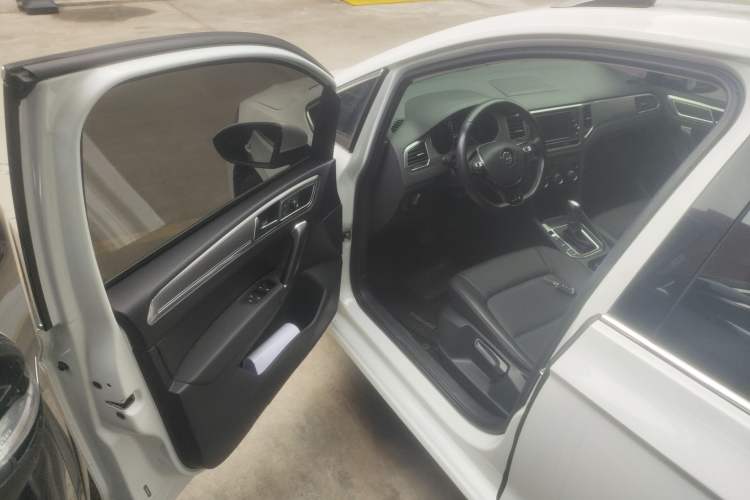 Used Volkswagen Golf Sportsvan 2019 280TSI Automatic Trendy Model China VI Standard Driver Seat
