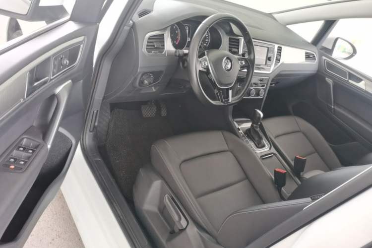Used Volkswagen Golf Sportsvan 2019 280TSI Automatic Trendy Model China VI Standard Driver Seat