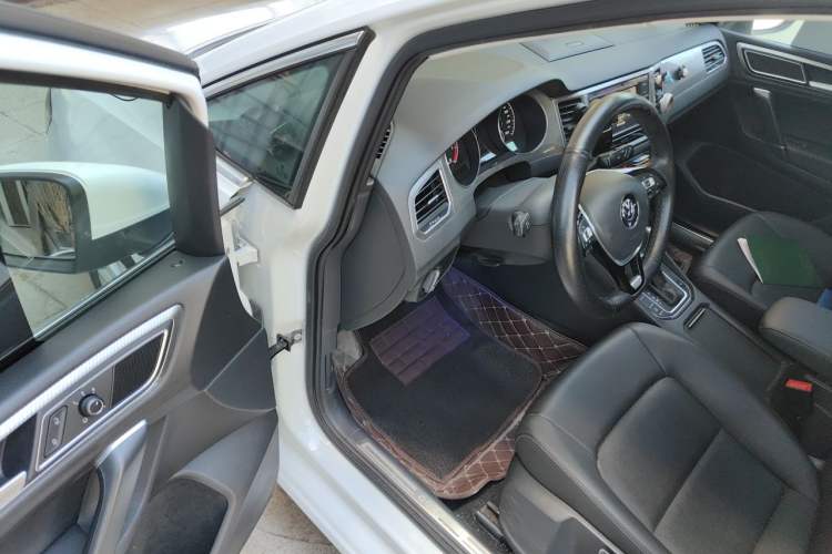 Used Volkswagen Golf Sportsvan 2019 280TSI Automatic Trendy Model China VI Standard Driver Seat