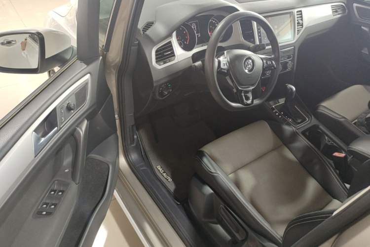 Used Volkswagen Golf Sportsvan 2019 1.6L Automatic Pure Model China V Standard Driver Seat