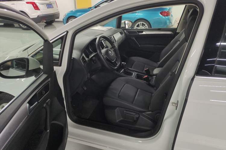 Used Volkswagen Golf Sportsvan 2019 280TSI Automatic Trendy Model China VI Standard Driver Seat