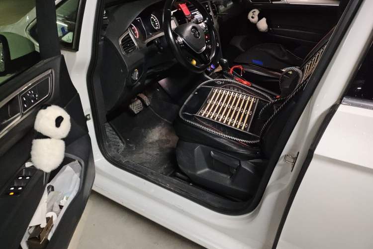 Used Volkswagen Golf Sportsvan 2019 280TSI Automatic Sentinel Model China VI Standard Driver Seat