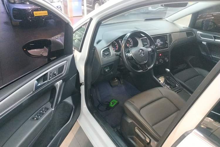Used Volkswagen Golf Sportsvan 2019 280TSI Automatic Trendy Model China VI Standard Driver Seat