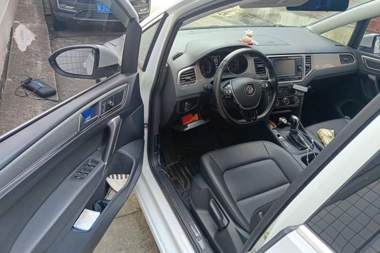 Used Volkswagen Golf Sportsvan 2019 280TSI Automatic Trendy Model China VI Standard Driver Seat