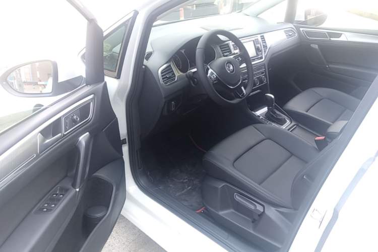 Used Volkswagen Golf Sportsvan 2019 280TSI Automatic Trendy Model China VI Standard Driver Seat