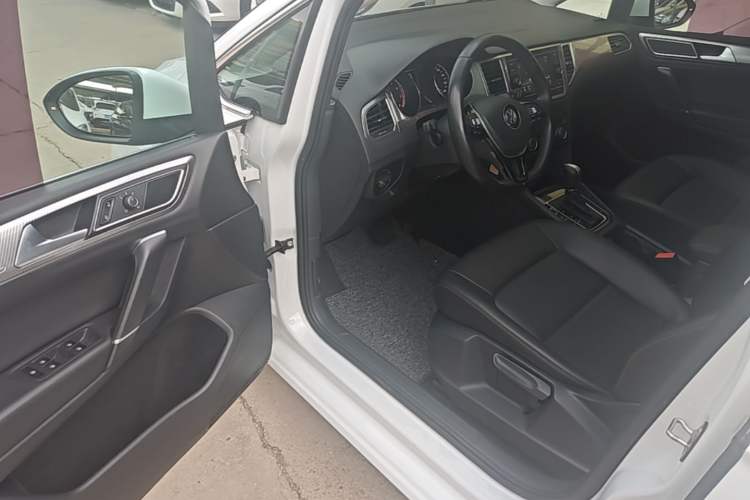 Used Volkswagen Golf Sportsvan 2019 280TSI Automatic Trendy Model China VI Standard Driver Seat