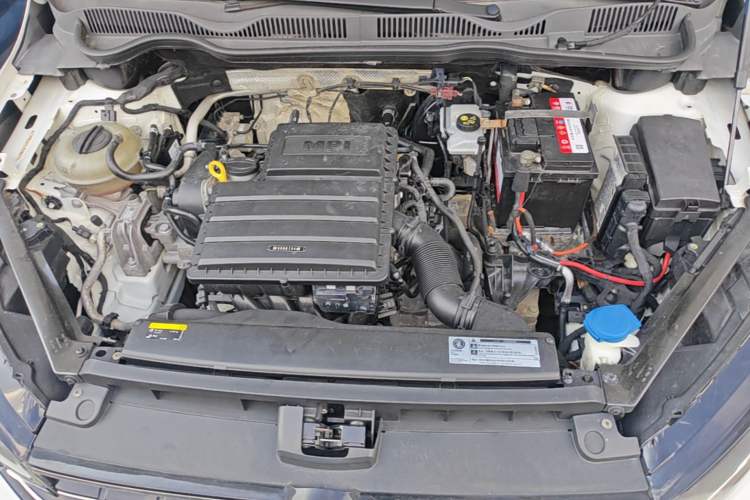 Used Volkswagen Golf Sportsvan 2019 1.6L Automatic Pure Model China V Standard Engine Bay