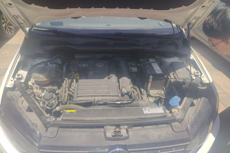 Used Volkswagen Golf Sportsvan 2019 280TSI Automatic Trendy Model China VI Standard Engine Bay
