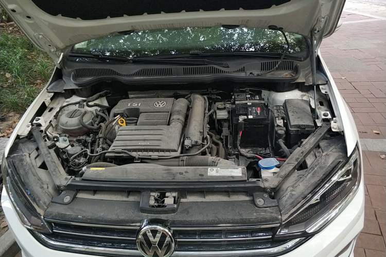 Used Volkswagen Golf Sportsvan 2019 280TSI Automatic Trendy Model China VI Standard Engine Bay