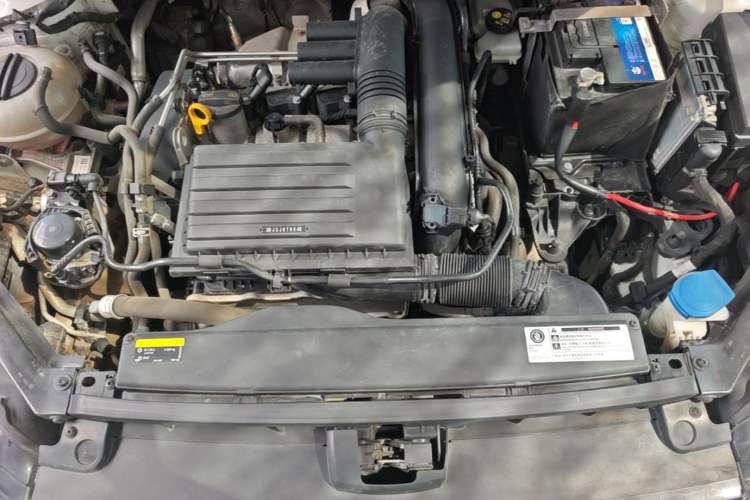 Used Volkswagen Golf Sportsvan 2019 280TSI Automatic Trendy Model China VI Standard Engine Bay