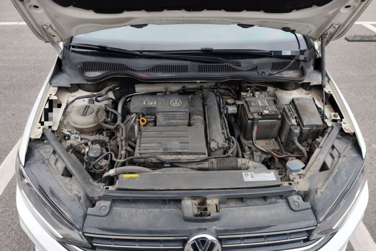 Used Volkswagen Golf Sportsvan 2019 280TSI Automatic Trendy Model China VI Standard Engine Bay