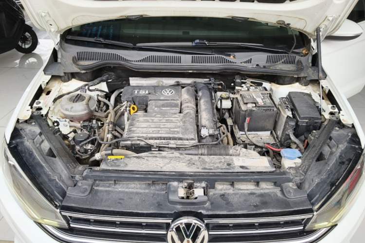 Used Volkswagen Golf Sportsvan 2019 200TSI Automatic C-HR Pure Version China VI Standard Engine Bay