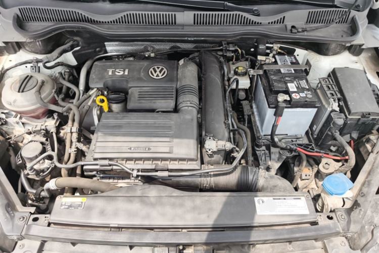 Used Volkswagen Golf Sportsvan 2019 280TSI Automatic Trendy Model China VI Standard Engine Bay
