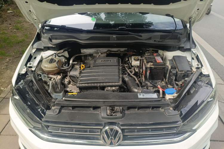 Used Volkswagen Golf Sportsvan 2019 1.6L Automatic Pure Model China V Standard Engine Bay