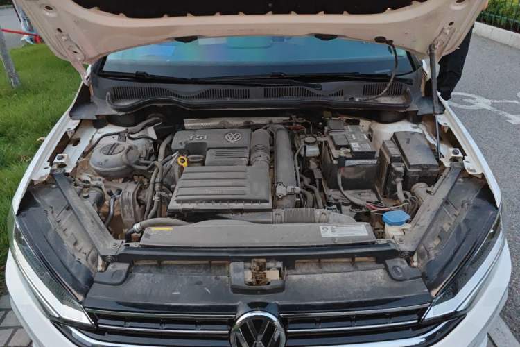 Used Volkswagen Golf Sportsvan 2019 280TSI Automatic Voyageur Model China VI Standard Engine Bay