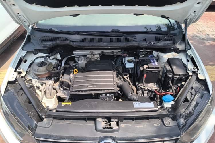 Used Volkswagen Golf Sportsvan 2019 1.6L Automatic Pure Model China V Standard Engine Bay