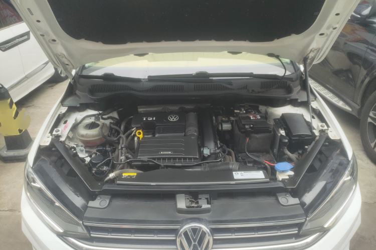 Used Volkswagen Golf Sportsvan 2019 280TSI Automatic Trendy Model China VI Standard Engine Bay