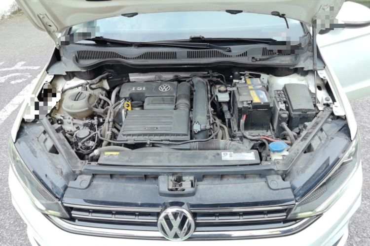 Used Volkswagen Golf Sportsvan 2019 280TSI Automatic Trendy Model China VI Standard Engine Bay