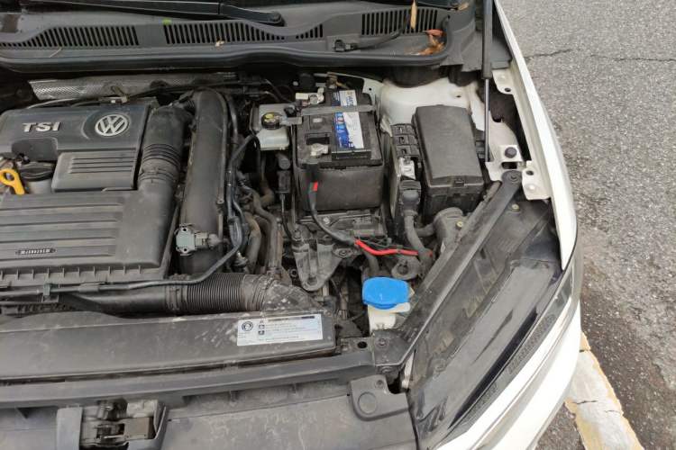 Used Volkswagen Golf Sportsvan 2019 280TSI Automatic Voyageur Model China VI Standard Engine Bay Left