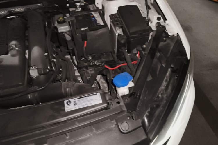 Used Volkswagen Golf Sportsvan 2019 280TSI Automatic Trendy Model China VI Standard Engine Bay Left