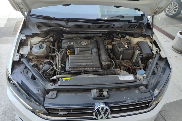 Used Volkswagen Golf Sportsvan 2019 280TSI Automatic Trendy Model China VI Standard Engine Bay