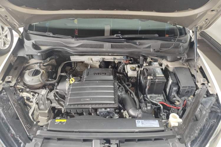 Used Volkswagen Golf Sportsvan 2019 1.6L Automatic Pure Model China V Standard Engine Bay