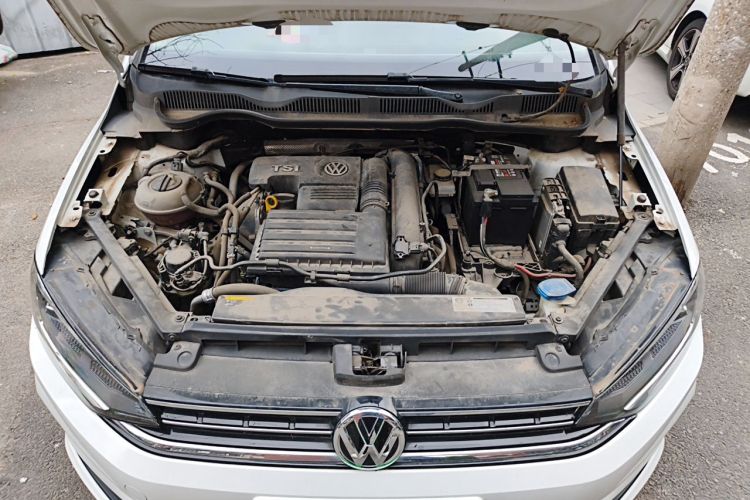 Used Volkswagen Golf Sportsvan 2019 280TSI Automatic Trendy Model China VI Standard Engine Bay